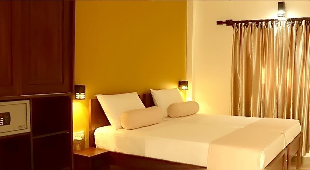 Inlak Garden Hotel Negombo Værelse billede
