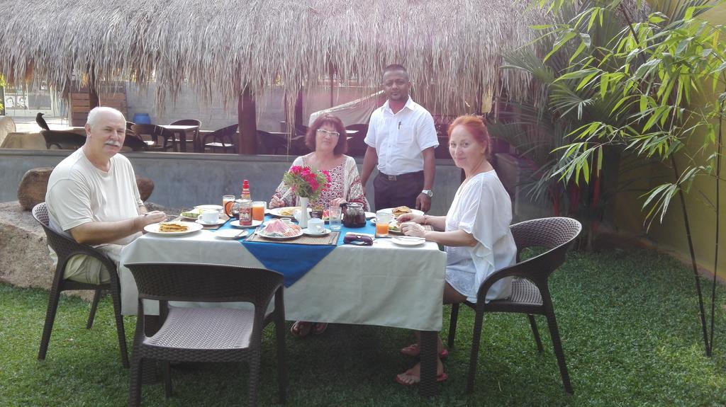 Inlak Garden Hotel Negombo Eksteriør billede