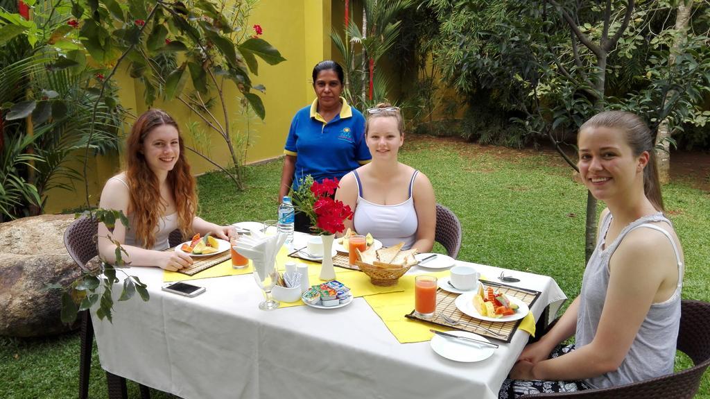 Inlak Garden Hotel Negombo Eksteriør billede