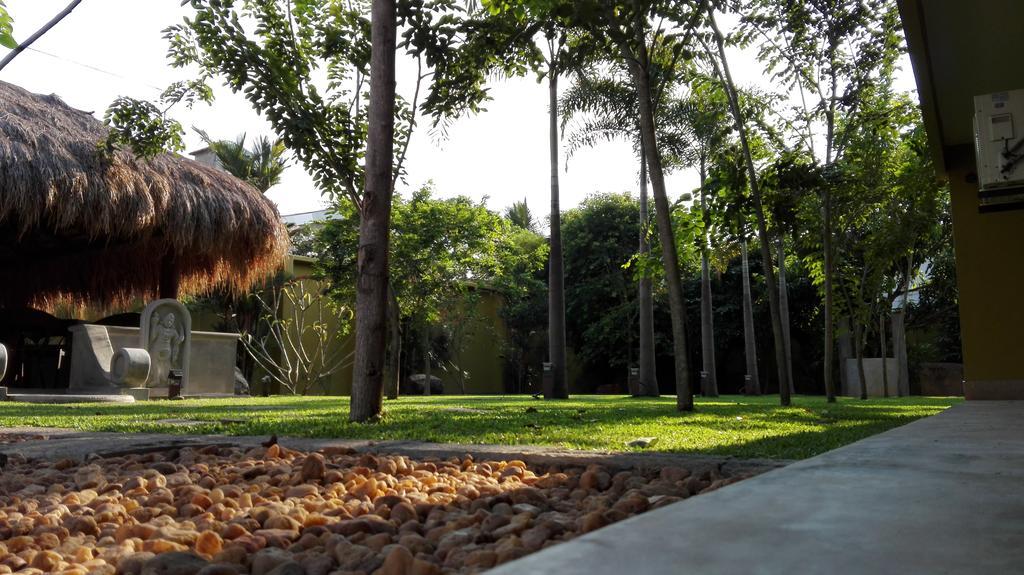 Inlak Garden Hotel Negombo Eksteriør billede